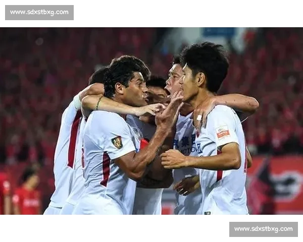 焦点对决广州恒大迎战上海上港中超巅峰之战前瞻赛季关键强强对话